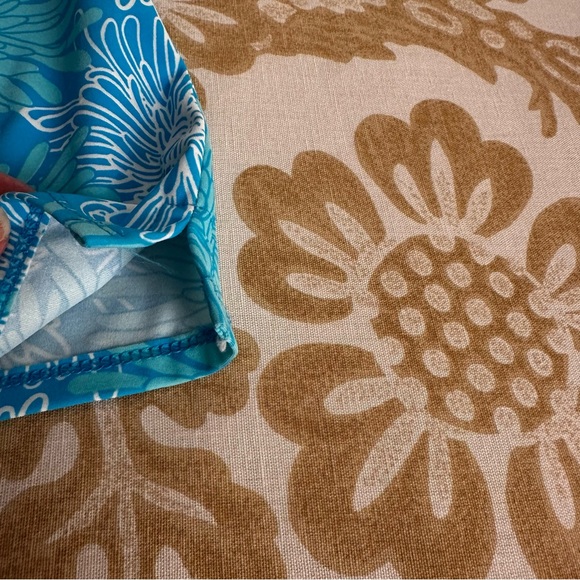 Sea Waves Rash Guard - Picture 4 of 8